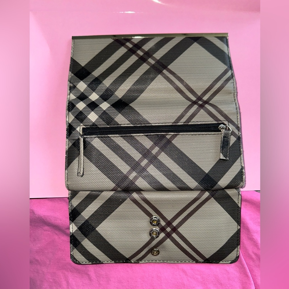 wallet/organizer Burrrberrry look alike print